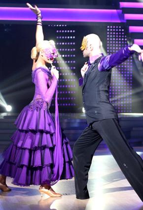 نايا تفوز بجدارة كأس  Dancing with the Stars